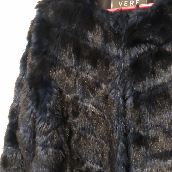 Belle Vere Navy Faux Fur Short Jacket Women’s L Chevron Soft Cropped Coat - Picture 4 of 8